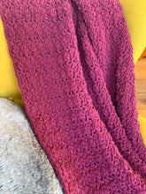 Load image into Gallery viewer, Handmade Falling Blanket in Merlot