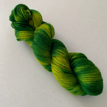 Load image into Gallery viewer, Gaal Leaves Synnax - Hand Dyed Superwash 100% Bluefaced Leicester Sock Yarn
